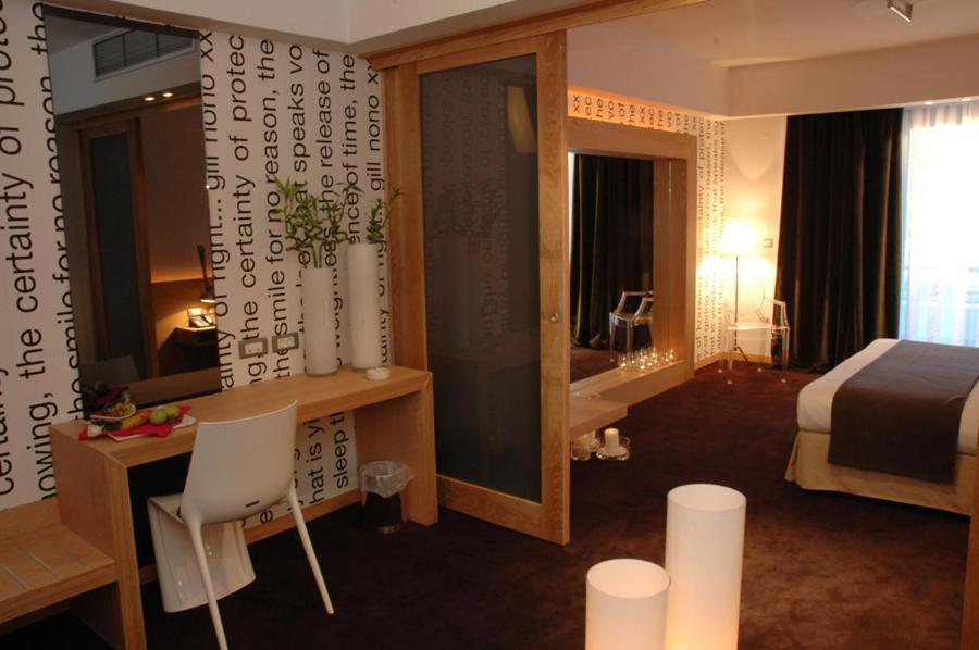 1000 Colors Hotel Ксанти Стая снимка